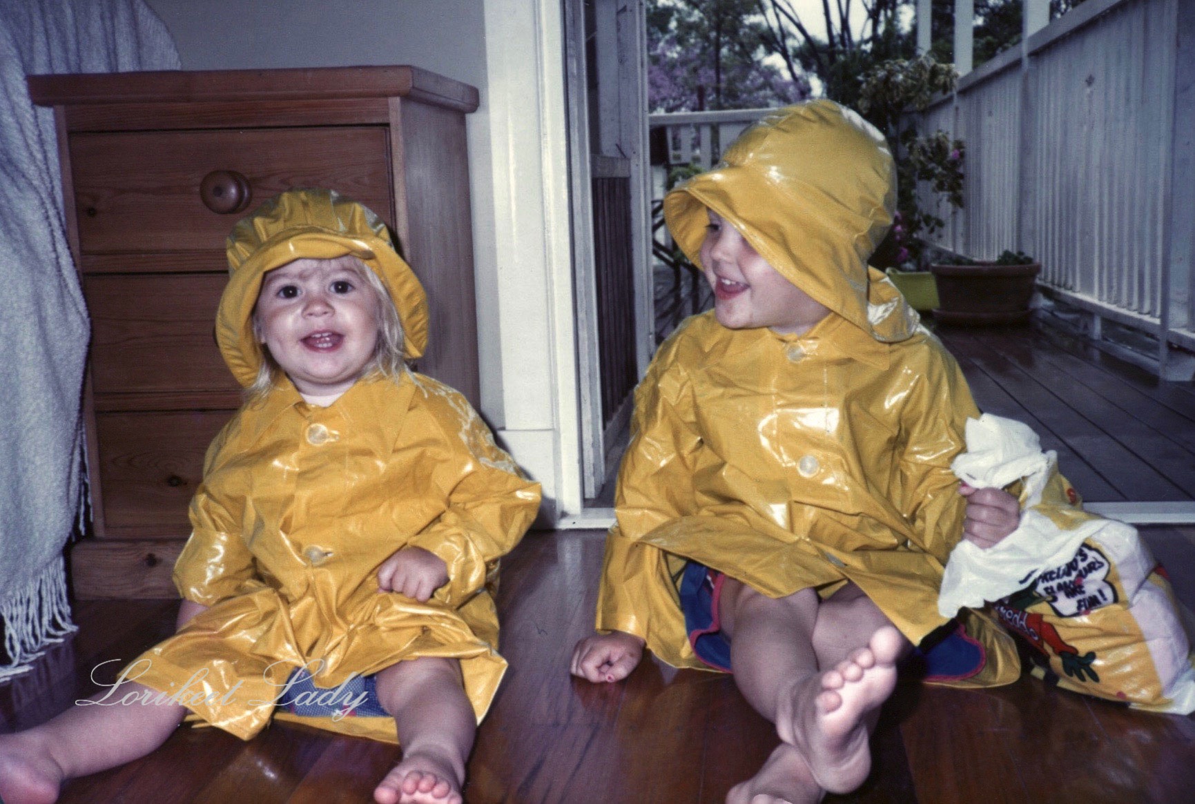 Playing in raincoats – Version 2