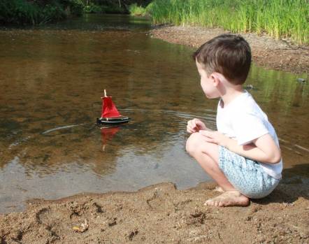 web_-child-with-boat